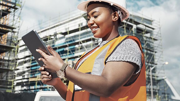 women looking at the tab
