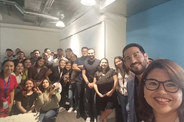 Employees celebrating the grand opening of Johnson Controls’ first Mind Room in Latin América